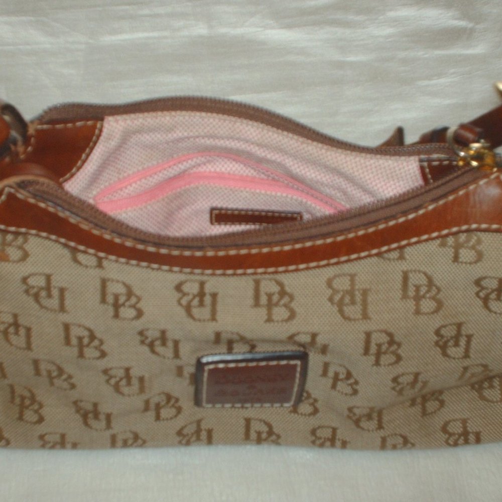 Lovely Dooney & Bourke purse - Picture 6 of 13